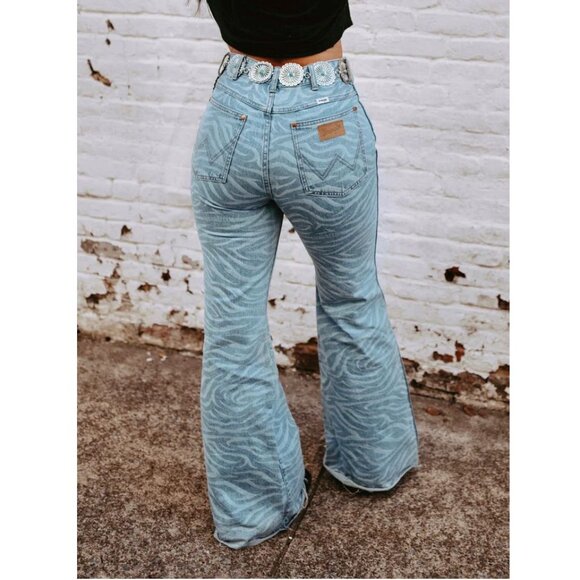 Wrangler Wanderer Flare JEANS Size 26 x 30 Blue Meow Laser Tiger Print NEW - Picture 16 of 16